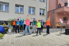 Magia dziecięcej radości – występ uczniów klasy 1c dla podopiecznych Domu Pomocy Społecznej przy Łanowej 39 i Łanowej 43